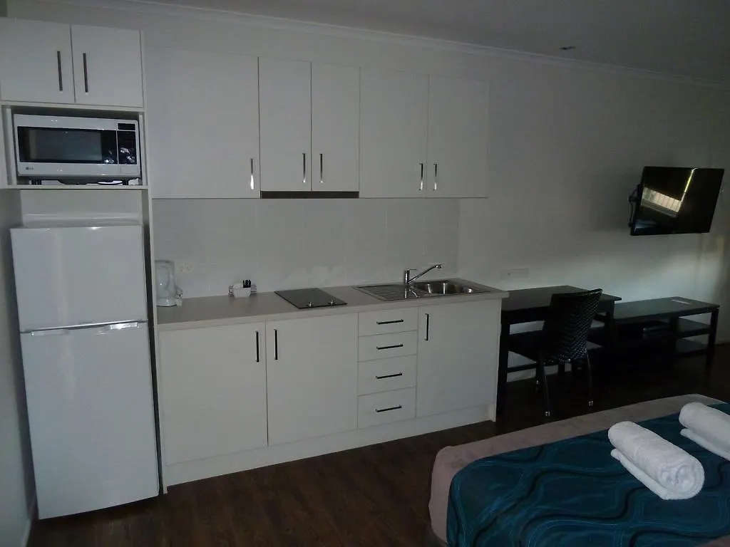 Chinchilla Tourist Park Hotell 4*,